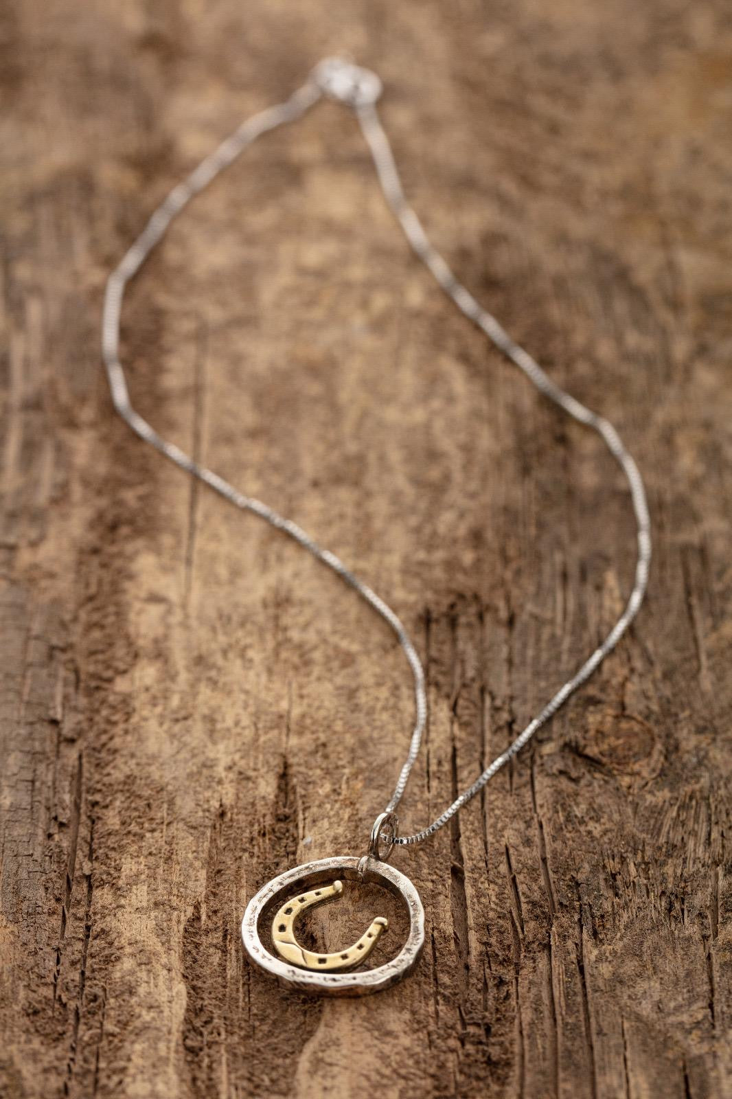 Collana Ferro di Cavallo in Argento 925 Rodiato con Zirconi Collana Ferro di Cavallo in Argento 925 Rodiato con Zirconi